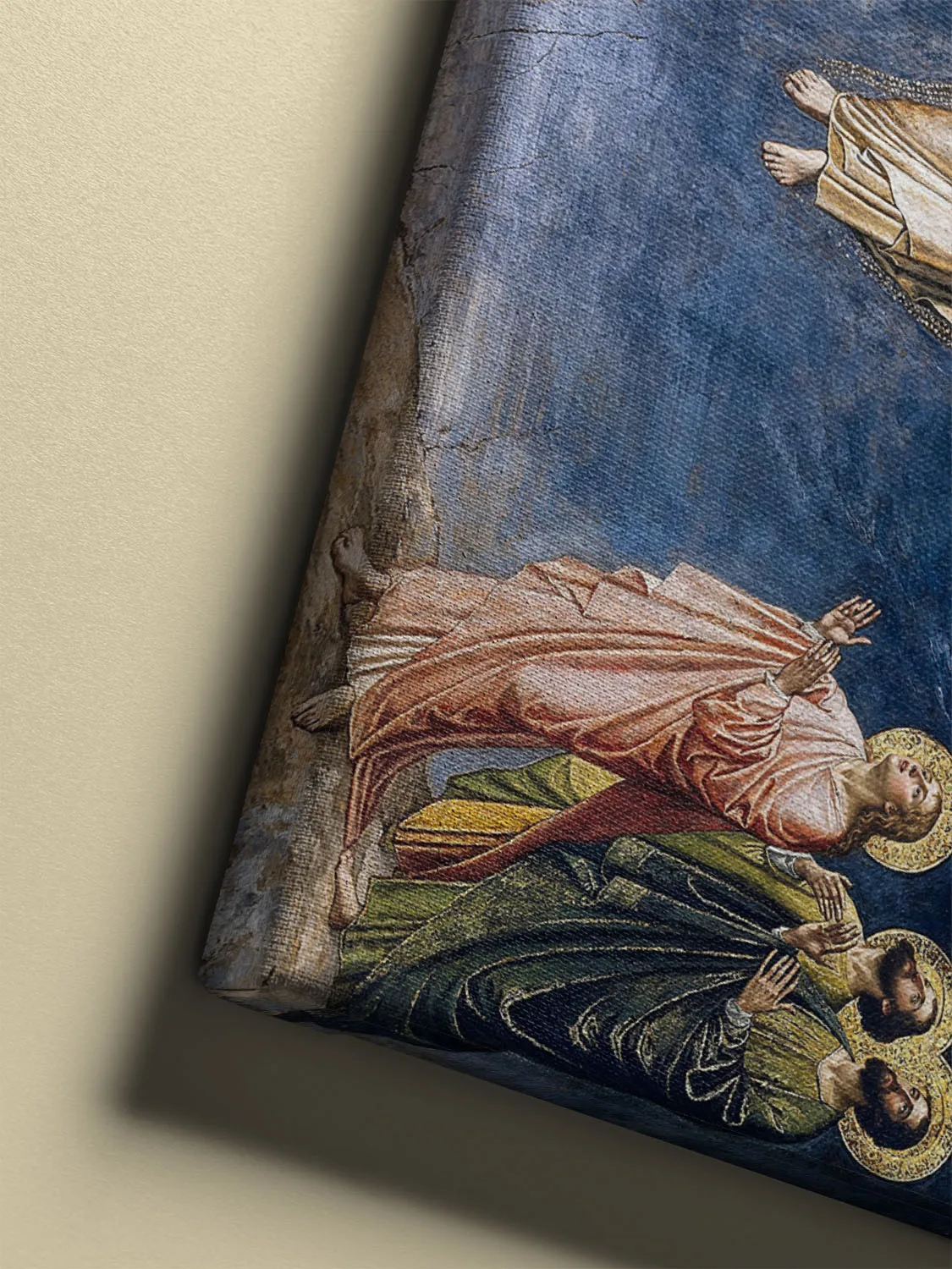 Byzantine Transfiguration icon: Christ radiant in gold mandorla, flanked by angels, with kneeling disciples below against a flat gold and blue background.