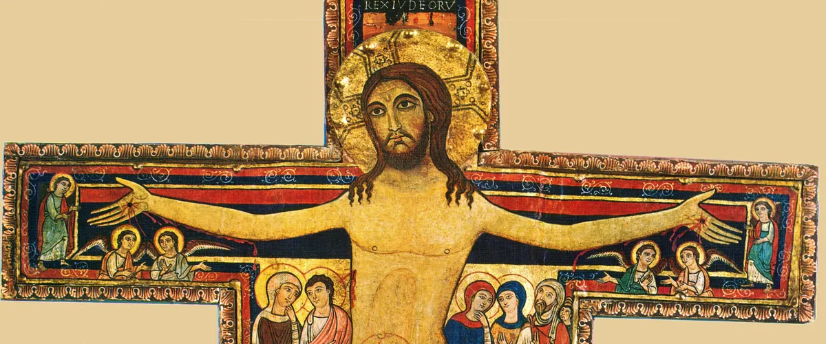 The San Damiano Cross, the living Christ with arms outstretched and the witnesses of the Crucifixion beside him